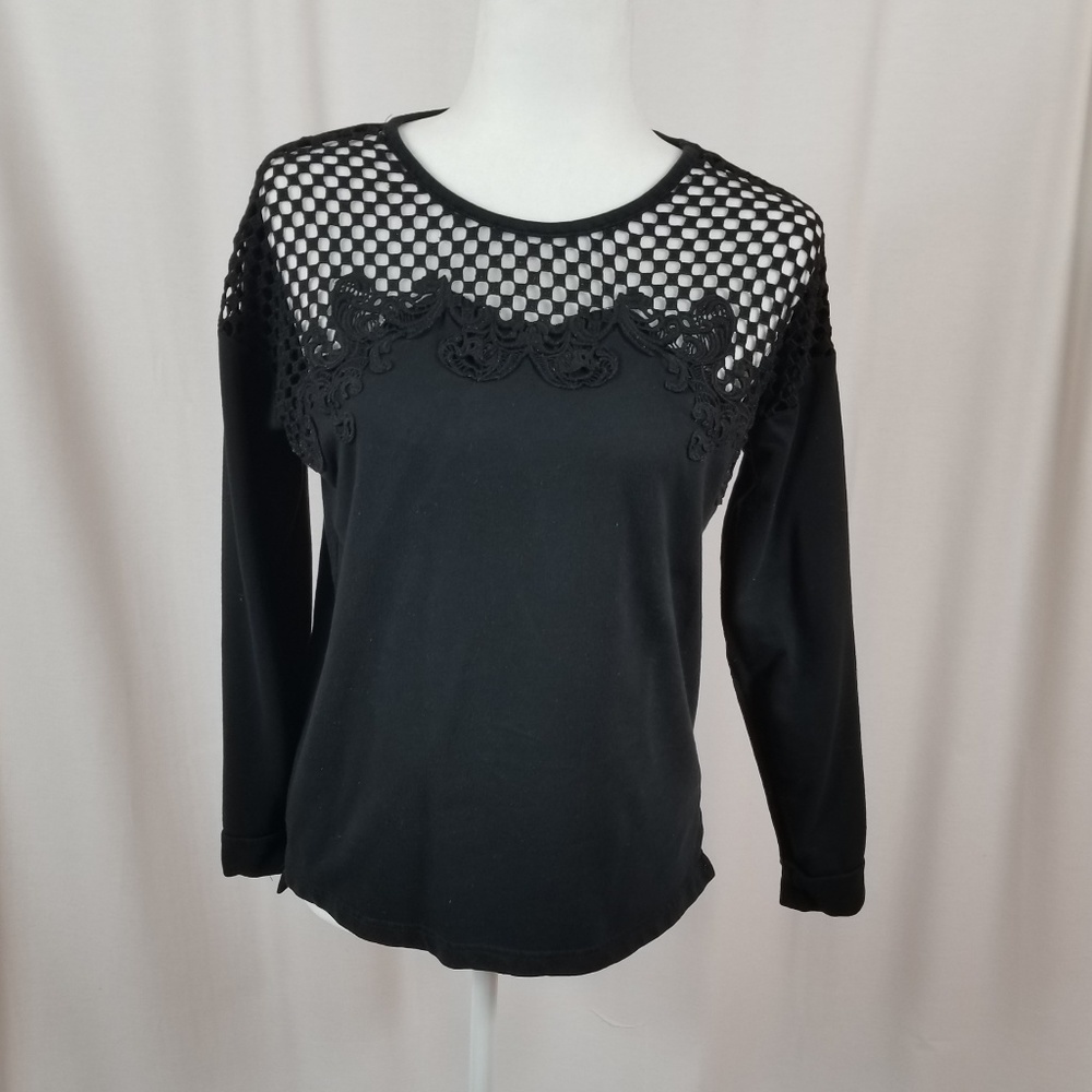 Black H&M top with cut out design. Size xs.